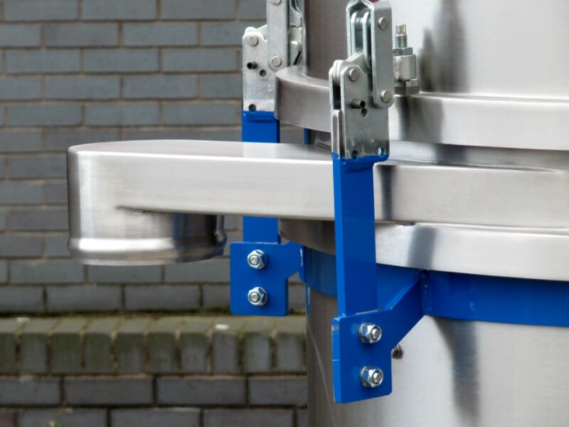 Vibrating separator outlet spout.