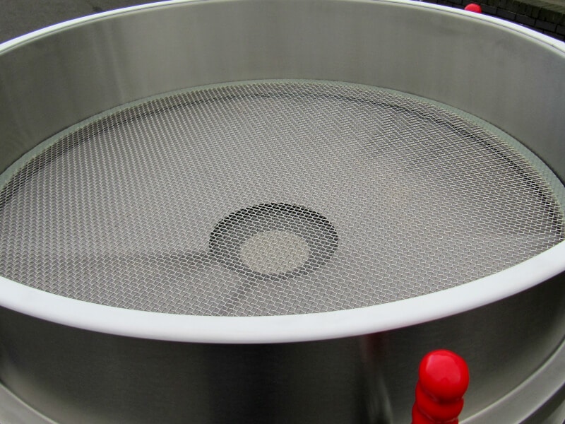 Vibrating separator screening mesh.
