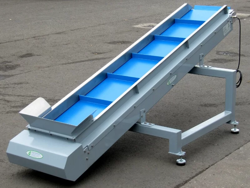 Inclined belt conveyor for handling pet food biscuits.