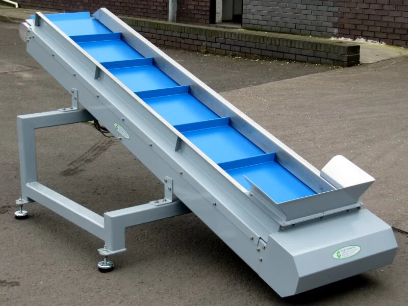 Inclined belt conveyor for handling pet food biscuits.